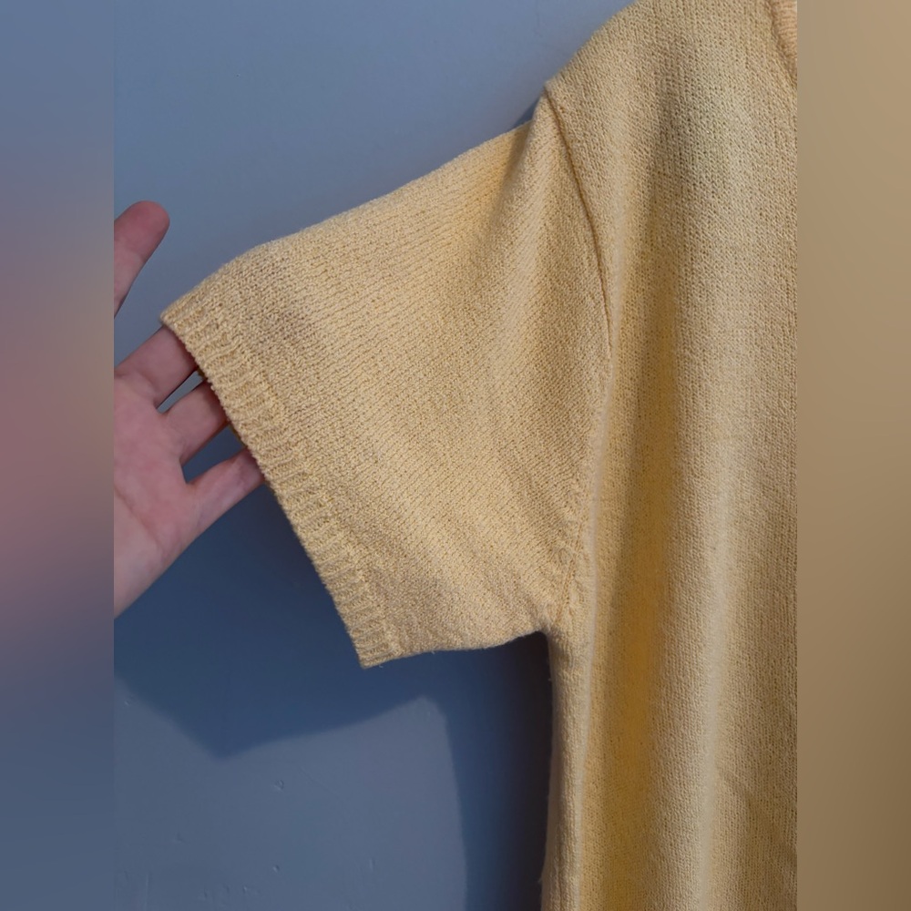 Bobbie Brooks Women's Size 18W / 20W Butter Yellow Knit Sweater V-Neck - Picture 11 of 15